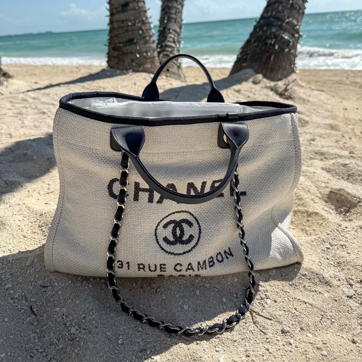 bag-d_universal_medium_tote_bag_insert chanel deaville on beach