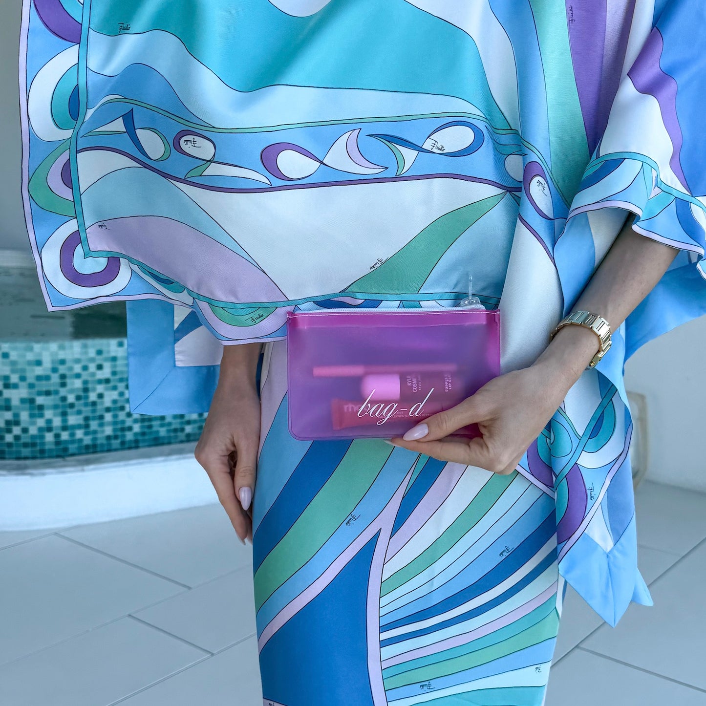 bagd_everything_pouch_dark pink_tpu worn by model with make up inside