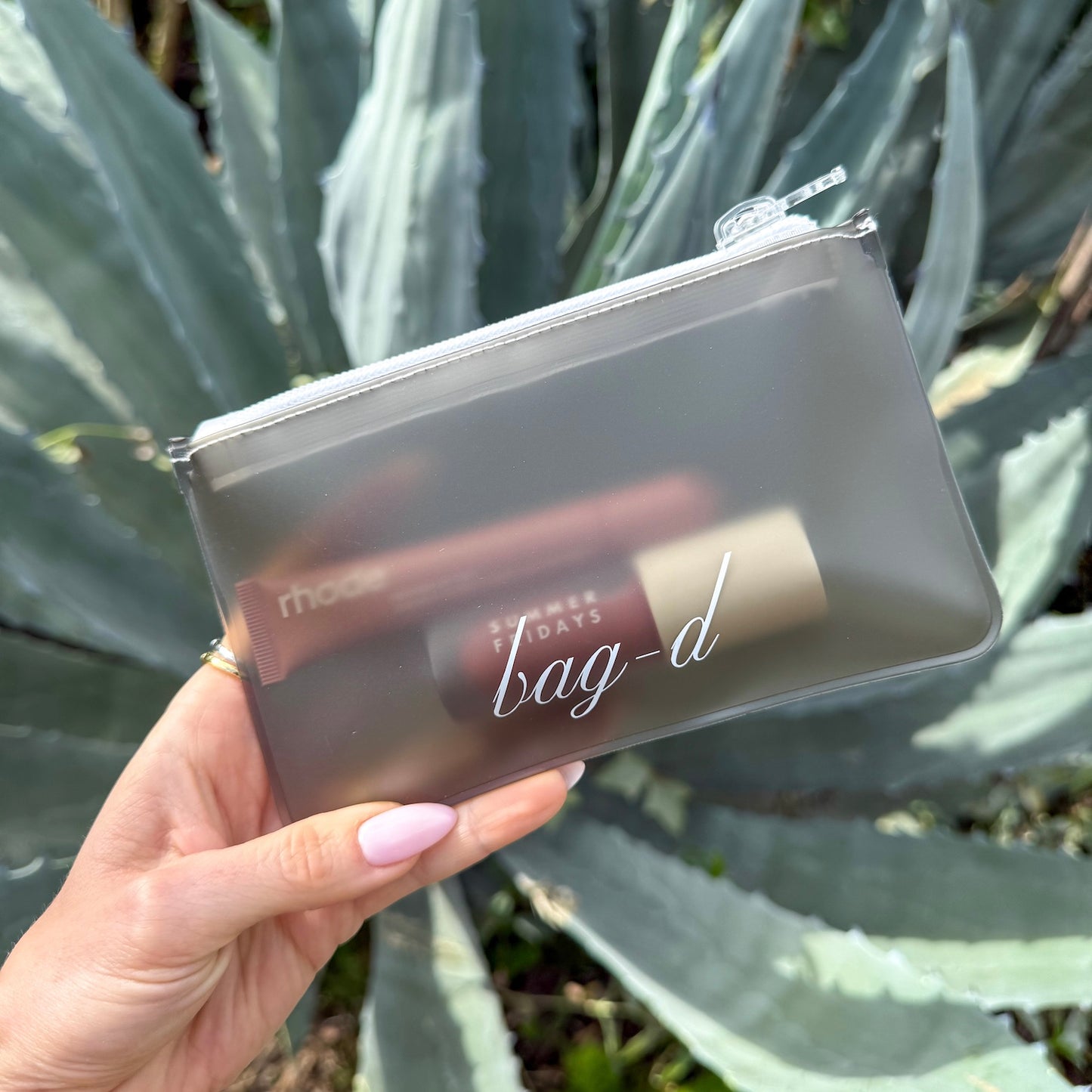 bagd_everything_pouch_grey_tpu with make up inside